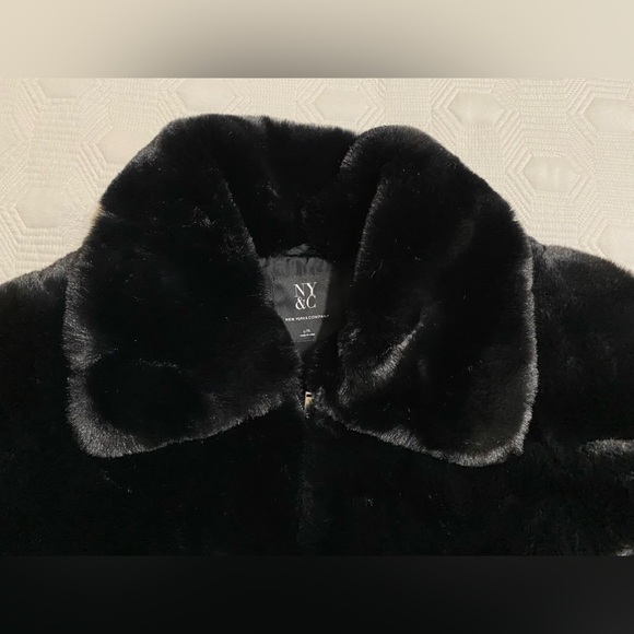 New York & Company Black Faux Fur Coat Size L/XL NWT - Picture 2 of 11